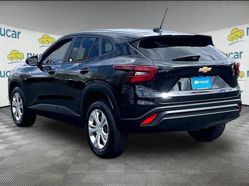 Mosaic Black Metallic 2024 Chevrolet Trax LS
