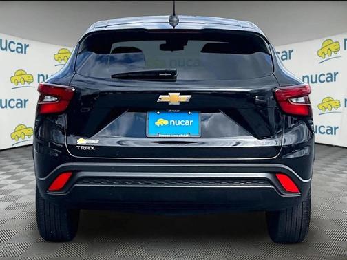 Mosaic Black Metallic 2024 Chevrolet Trax LS