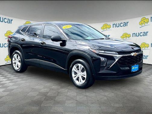 Mosaic Black Metallic 2024 Chevrolet Trax LS