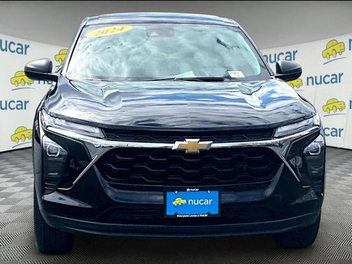 Mosaic Black Metallic 2024 Chevrolet Trax LS