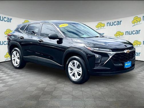 Mosaic Black Metallic 2024 Chevrolet Trax LS