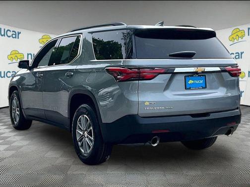 Sterling Gray Metallic 2023 Chevrolet Traverse LT Cloth