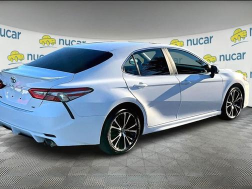 2018 Toyota Camry SE