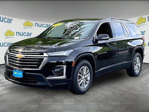 Mosaic Black Metallic 2023 Chevrolet Traverse LT Cloth