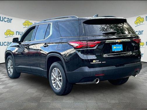 Mosaic Black Metallic 2023 Chevrolet Traverse LT Cloth