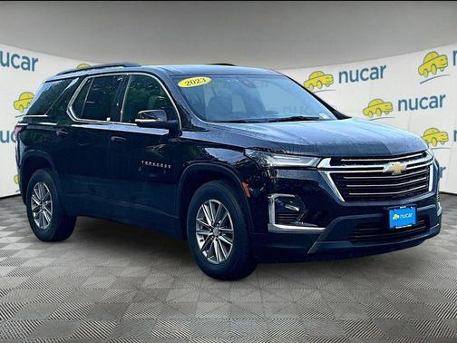 Mosaic Black Metallic 2023 Chevrolet Traverse LT Cloth