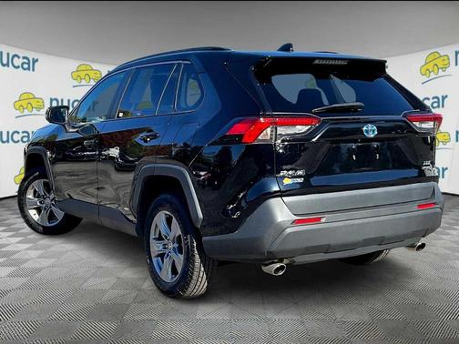 2022 Toyota RAV4 Hybrid XLE