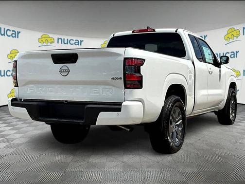2025 Nissan Frontier SV