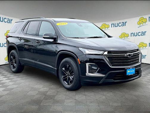 Mosaic Black Metallic 2023 Chevrolet Traverse LT Cloth