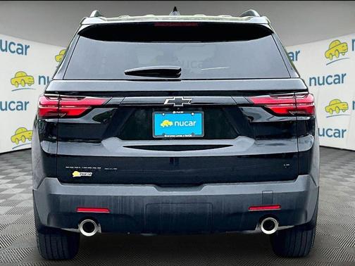 Mosaic Black Metallic 2023 Chevrolet Traverse LT Cloth