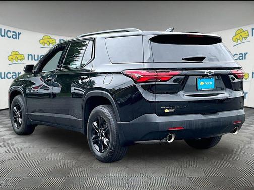 Mosaic Black Metallic 2023 Chevrolet Traverse LT Cloth