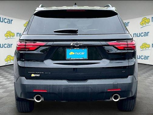 Mosaic Black Metallic 2023 Chevrolet Traverse LT Cloth