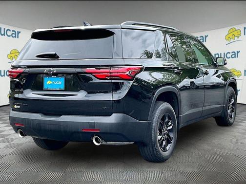 Mosaic Black Metallic 2023 Chevrolet Traverse LT Cloth