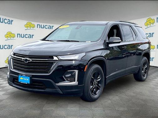 Mosaic Black Metallic 2023 Chevrolet Traverse LT Cloth