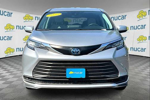 2023 Toyota Sienna LE