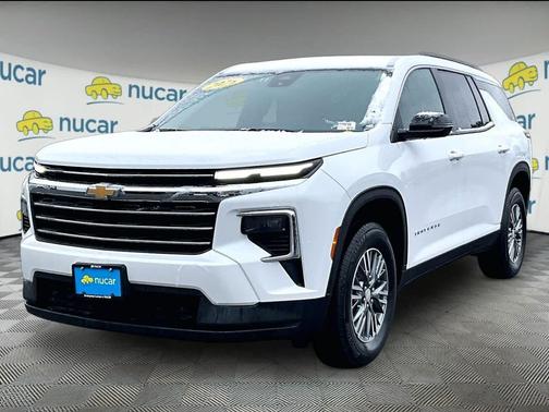 Summit White 2026 Chevrolet Traverse LT