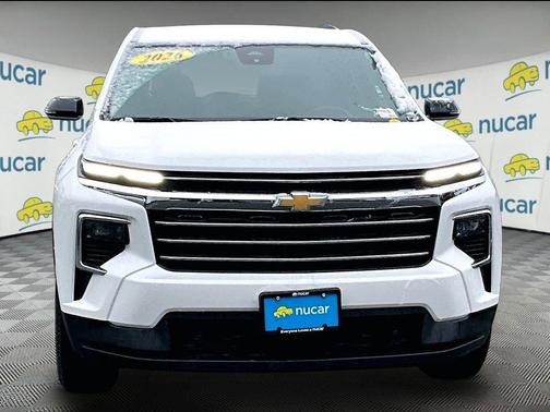 Summit White 2026 Chevrolet Traverse LT