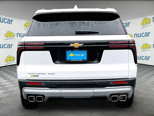Summit White 2026 Chevrolet Traverse LT