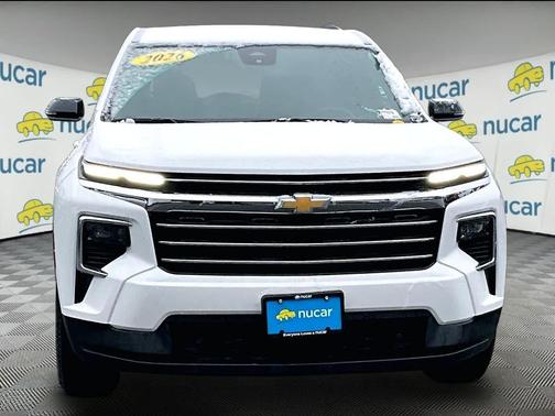 Summit White 2026 Chevrolet Traverse LT