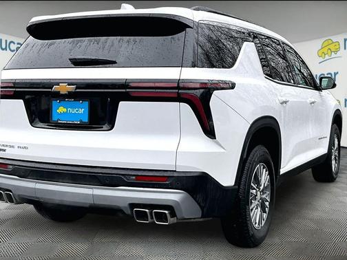 Summit White 2026 Chevrolet Traverse LT