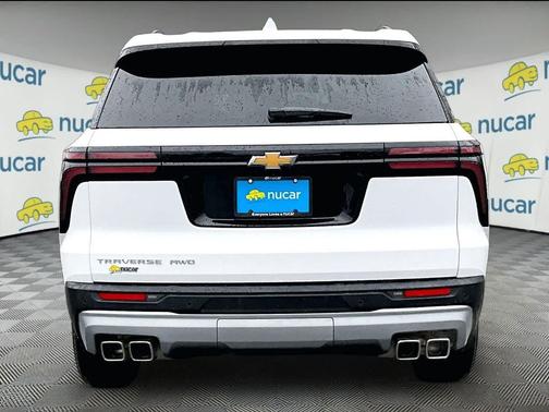 Summit White 2026 Chevrolet Traverse LT