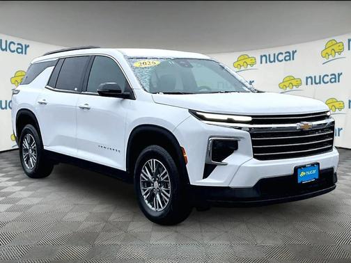 Summit White 2026 Chevrolet Traverse LT