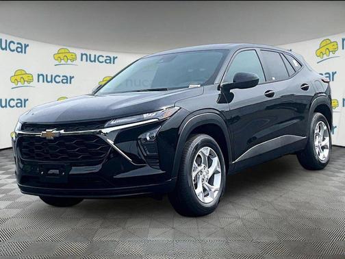 Mosaic Black Metallic 2026 Chevrolet Trax LS