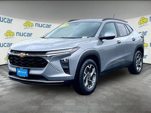Sterling Gray Metallic 2024 Chevrolet Trax LT