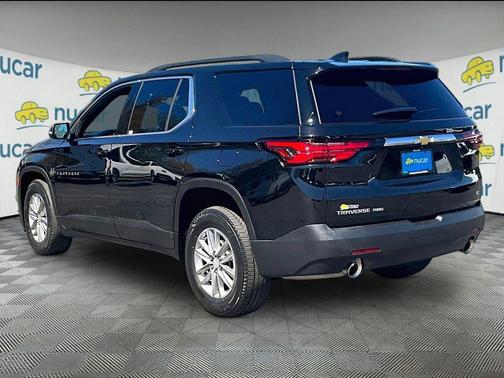 Mosaic Black Metallic 2023 Chevrolet Traverse LT Leather