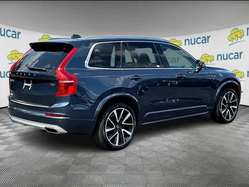2021 Volvo XC90 T6 Momentum