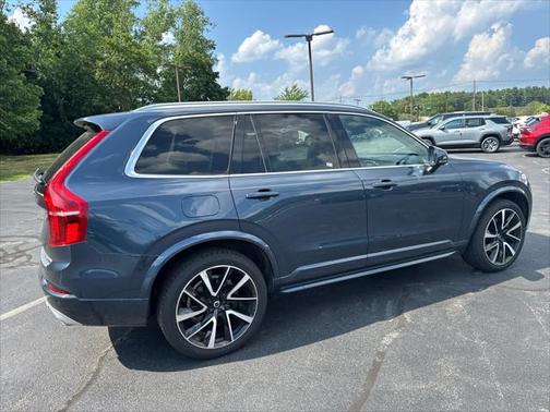 2021 Volvo XC90 T6 Momentum