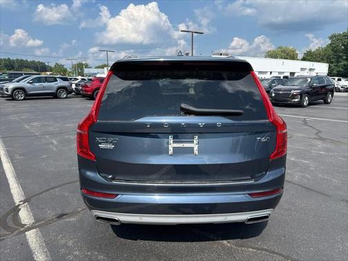 2021 Volvo XC90 T6 Momentum