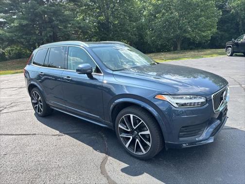 2021 Volvo XC90 T6 Momentum