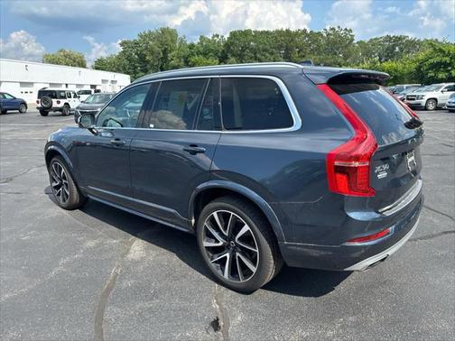 2021 Volvo XC90 T6 Momentum