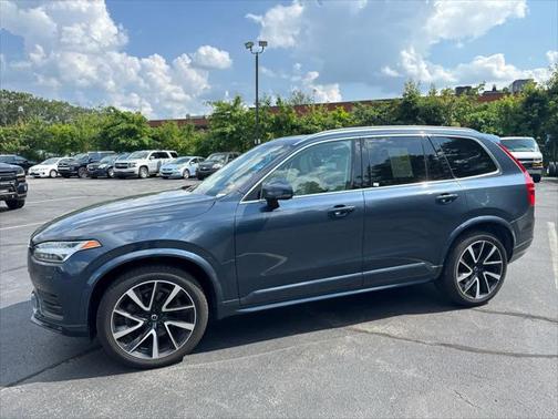 2021 Volvo XC90 T6 Momentum