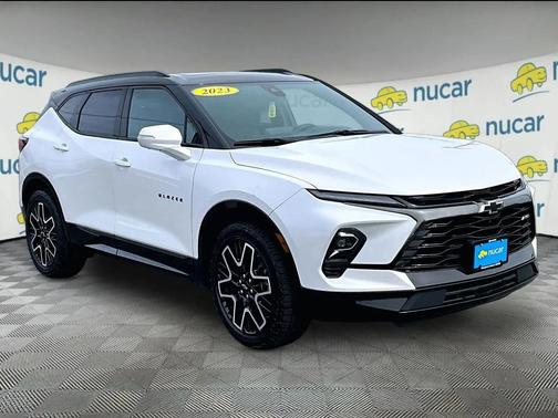 Iridescent Pearl Tricoat 2023 Chevrolet Blazer RS