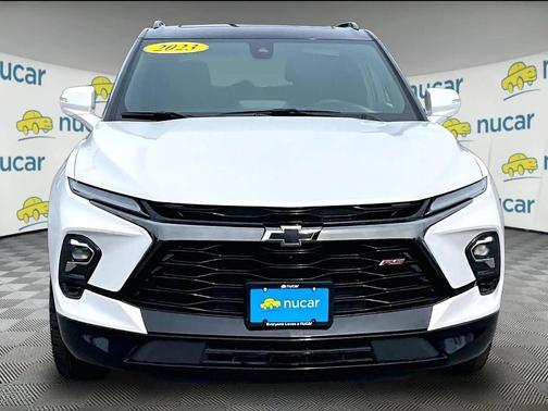 Iridescent Pearl Tricoat 2023 Chevrolet Blazer RS