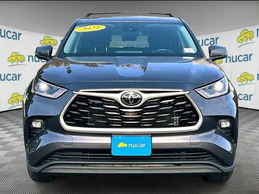 2021 Toyota Highlander LE
