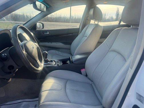 2011 INFINITI G37x Base