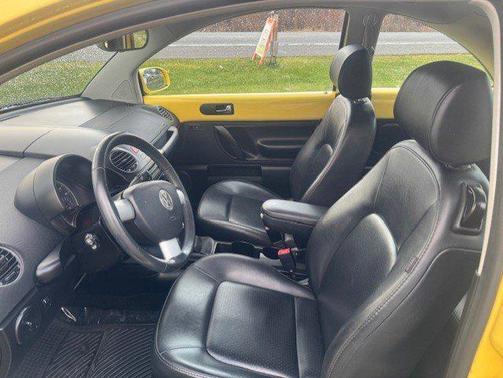 2009 Volkswagen New Beetle 