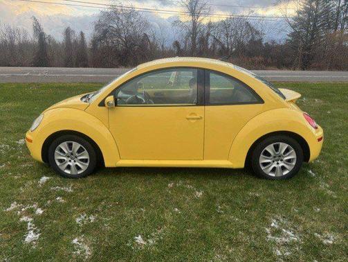 2009 Volkswagen New Beetle 