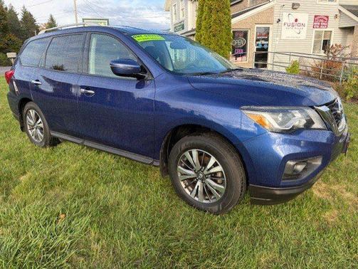 2017 Nissan Pathfinder SV