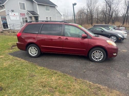 2010 Toyota Sienna 5dr 7-Pass Van XLE FWD (Natl)