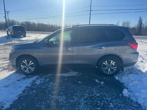 2017 Nissan Pathfinder S