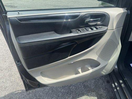 Granite Pearlcoat 2017 Dodge Grand Caravan SE Plus Wagon