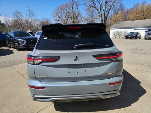 2025 Mitsubishi Outlander SEL