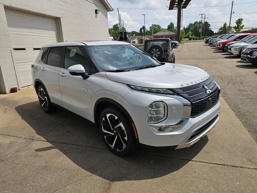 2025 Mitsubishi Outlander PHEV SE