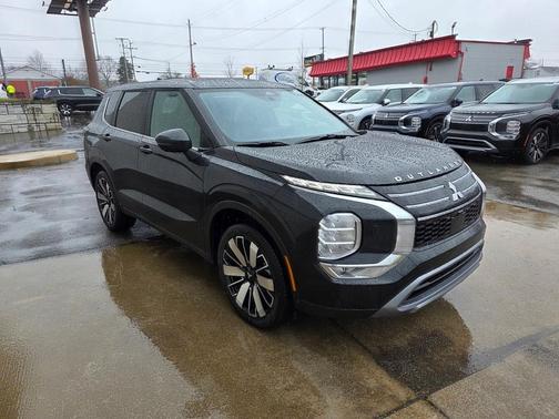 2025 Mitsubishi Outlander SE