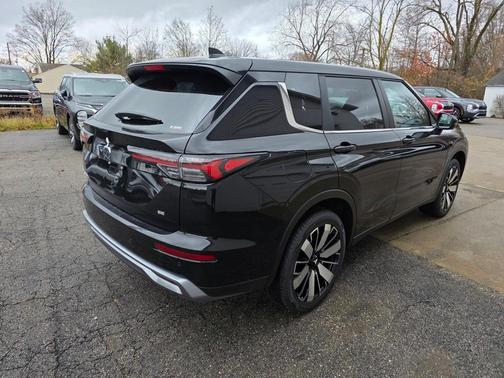 2025 Mitsubishi Outlander SE