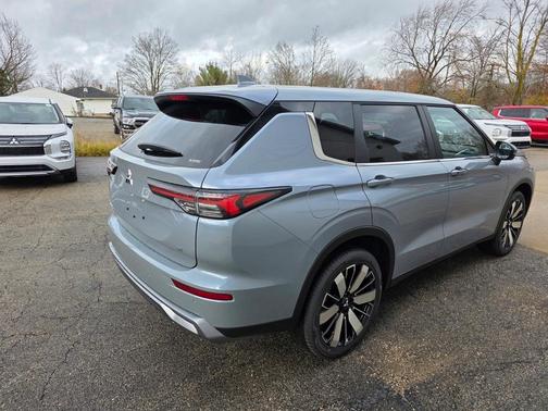 2025 Mitsubishi Outlander SE